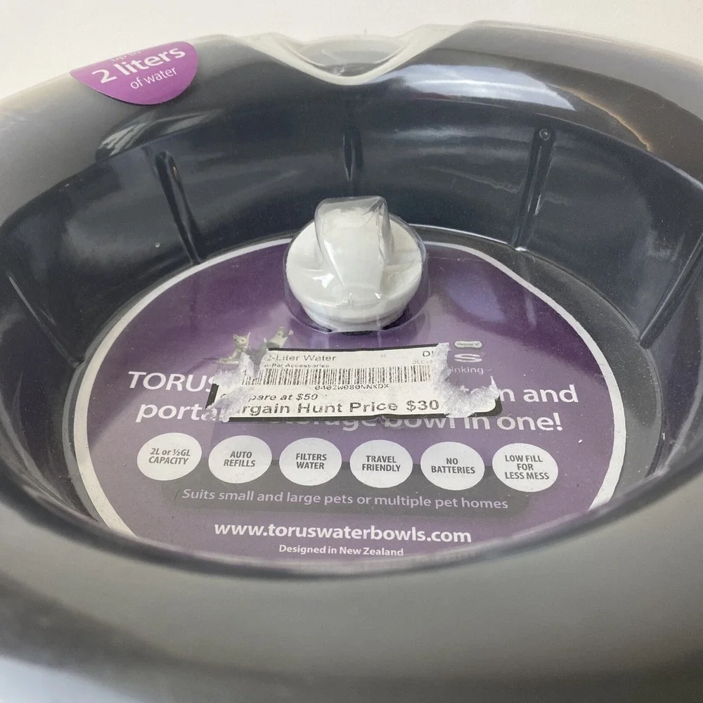 TORUS Travel Filtered Pet Water Bowl for Dogs ~ Holds 2 Liters Lock Knob gray